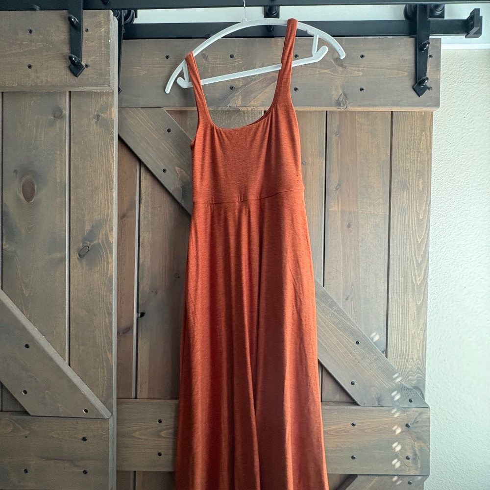 Beyond Yoga Fit and Flare Dress XSMALL cinnamon color
